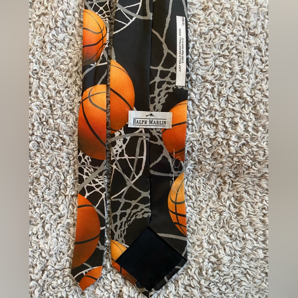 Basketball tie by Ralph Marlin - Picture 2 of 2